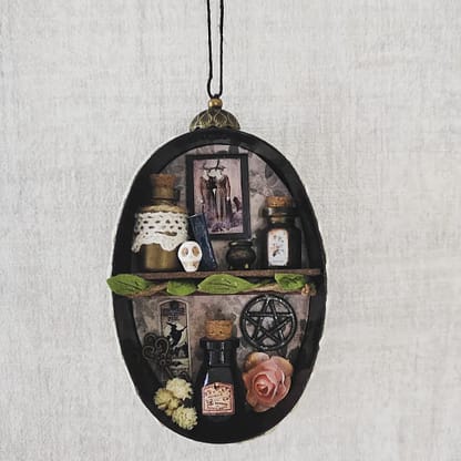 Décor miniature - cabinet de curiosité de sorcières de l'artiste Mihne